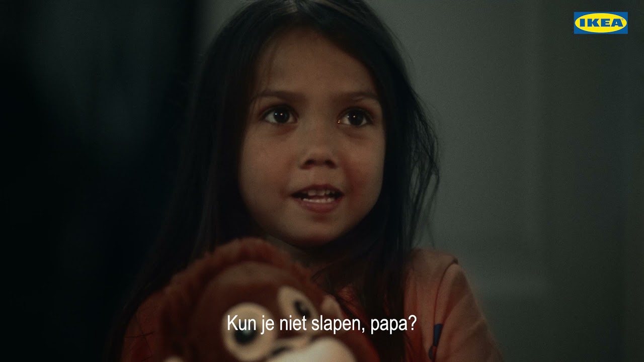 IKEA: Ook grote mensen slapen beter met een knuffel