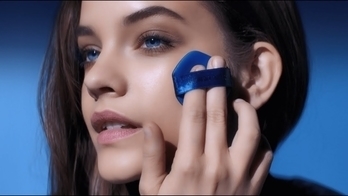 Giorgio Armani: Designer Mesh Cusion